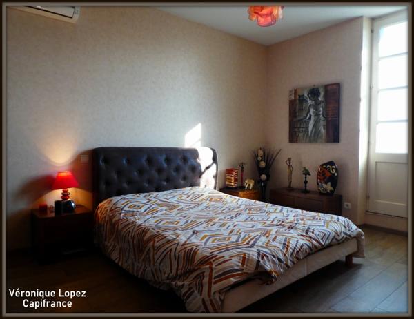 EXCLUSIVITE. AGEN proche du centre, belle demeure en pierres 7 pièces, véranda, piscine, pigeonnier, grand garage sur terrain de 3 951,00 m²