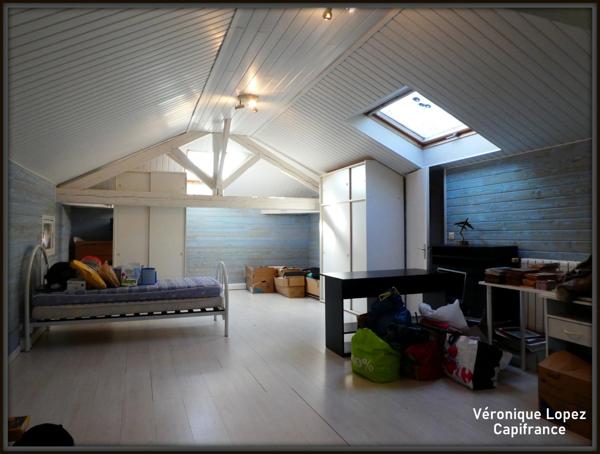 EXCLUSIVITE. AGEN proche du centre, belle demeure en pierres 7 pièces, véranda, piscine, pigeonnier, grand garage sur terrain de 3 951,00 m²