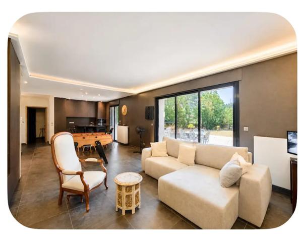 Maison
         6 pièces
        - 155 m² 399 000 € *