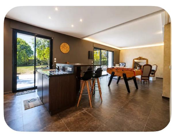 Maison
         6 pièces
        - 155 m² 399 000 € *