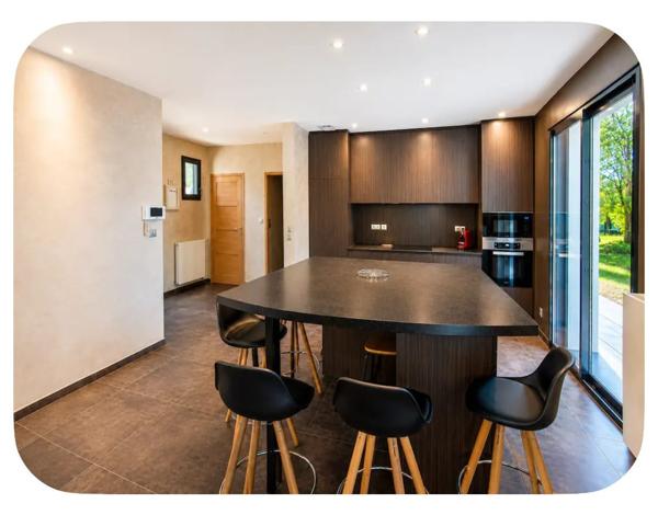 Maison
         6 pièces
        - 155 m² 399 000 € *