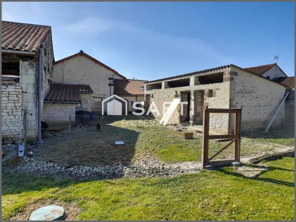 Corps de ferme de 7 pièces 180m2 environ 86200 LA ROCHE RIGAULT