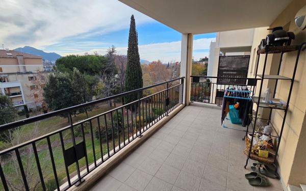 Appartement à vendre    3 pièces • 68 m2 Marseille 11