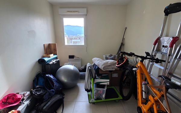 Appartement à vendre    3 pièces • 68 m2 Marseille 11