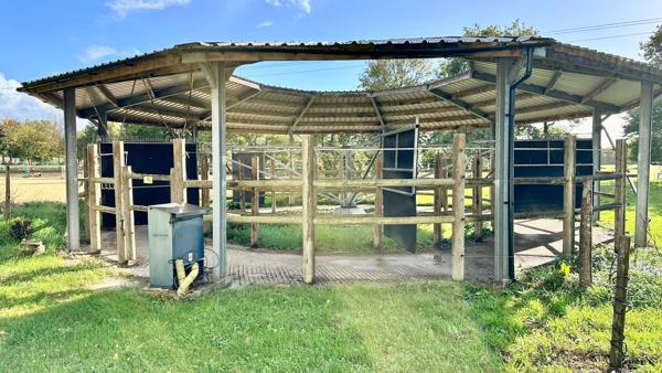 propriété équestre 17 hectares avec logis charentais