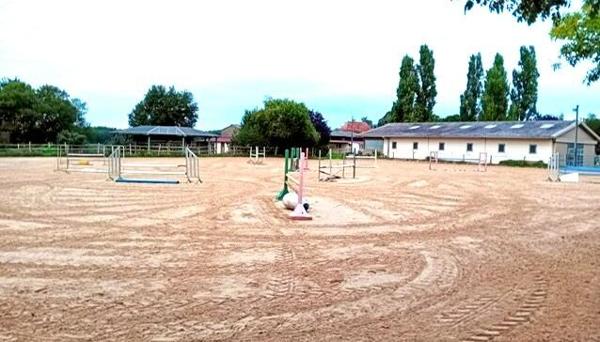 propriété équestre 17 hectares avec logis charentais