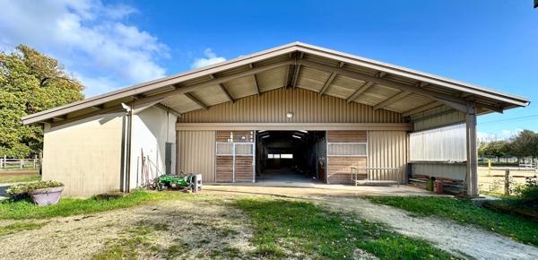 propriété équestre 17 hectares avec logis charentais