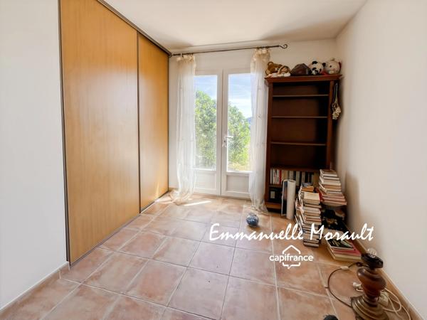Maison de plain-pied 3 chambres à vendre à BAGNOLS EN FORET (83)