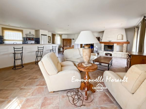 Maison de plain-pied 3 chambres à vendre à BAGNOLS EN FORET (83)