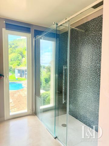 villa climatisée avec dependance et piscine