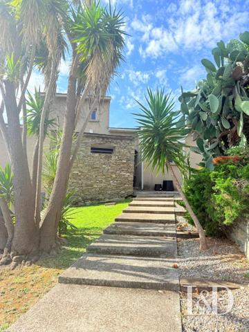 villa climatisée avec dependance et piscine