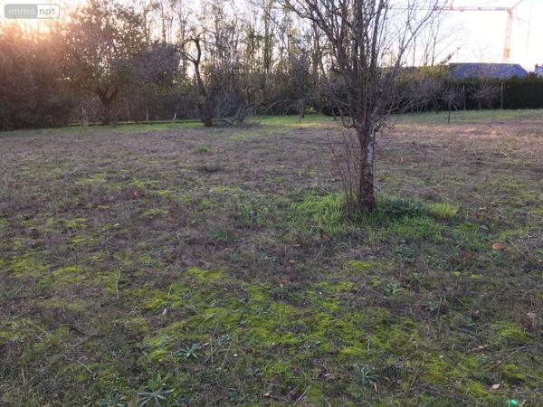 Terrain à Batir à vendre à Truyes dans l'Indre-et-Loire (37320), ref : 034/2024000338
