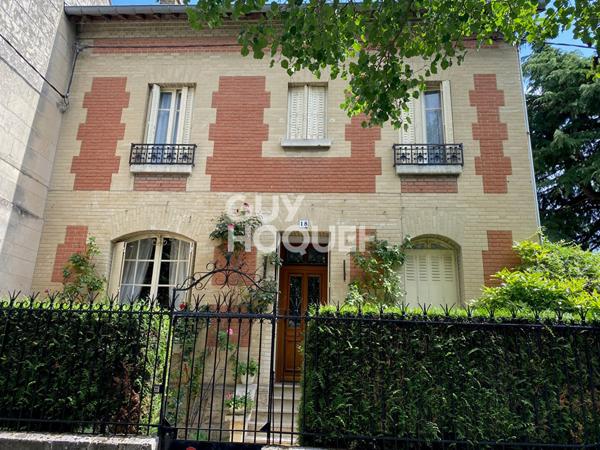 Grande et Belle demeure avec piscine proche des commerces