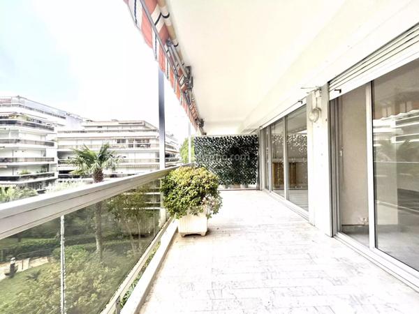 Vente Appartement 3 pièces 81 m2 à Antibes