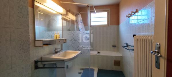 Orvault-Bourg , À vendre, maison de plus de 140 m² habitables avec dépendances et potentiel exceptionnel.