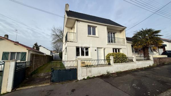 Orvault-Bourg , À vendre, maison de plus de 140 m² habitables avec dépendances et potentiel exceptionnel.