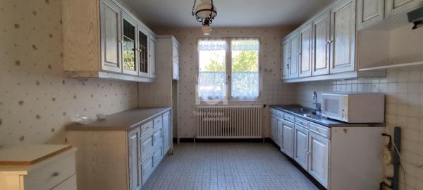 Orvault-Bourg , À vendre, maison de plus de 140 m² habitables avec dépendances et potentiel exceptionnel.