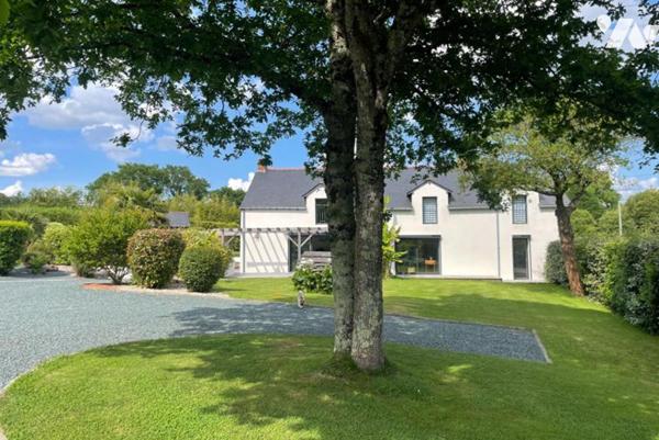 MAISON D'HABITATION TYPE LONGERE AVEC PISCINE