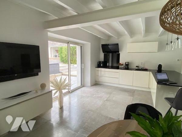 MAISON D'HABITATION TYPE LONGERE AVEC PISCINE