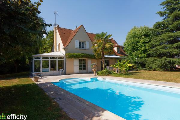 Maison
         7 pièces
        - 275 m² Bien prestige 945 000 € *
