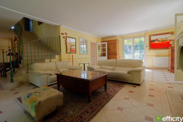 Maison
         7 pièces
        - 275 m² Bien prestige 945 000 € *