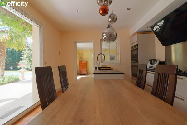 Maison
         7 pièces
        - 275 m² Bien prestige 945 000 € *
