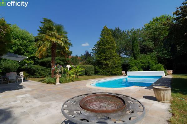 Maison
         7 pièces
        - 275 m² Bien prestige 945 000 € *
