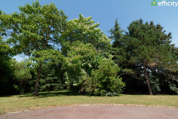 Maison
         7 pièces
        - 275 m² Bien prestige 945 000 € *