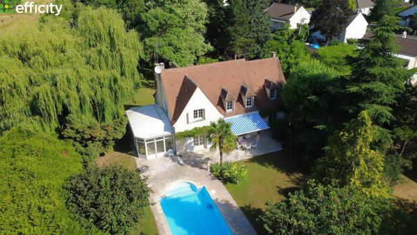 Maison
         7 pièces
        - 275 m² Bien prestige 945 000 € *