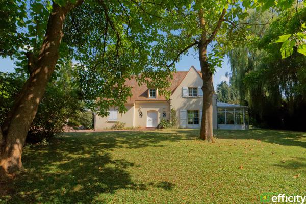 Maison
         7 pièces
        - 275 m² Bien prestige 945 000 € *