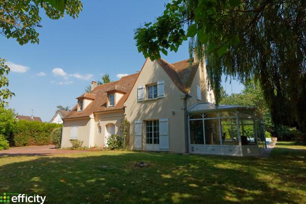 Maison
         7 pièces
        - 275 m² Bien prestige 945 000 € *
