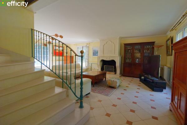 Maison
         7 pièces
        - 275 m² Bien prestige 945 000 € *