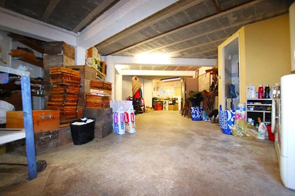 Villa type 5 + villa type 3 sur 11801m2 + annexes et source