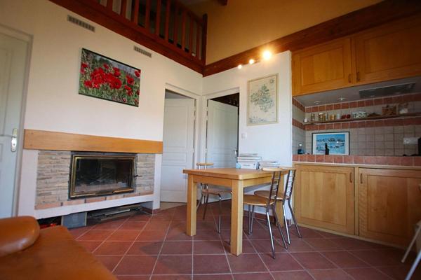 Villa type 5 + villa type 3 sur 11801m2 + annexes et source