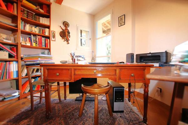 Villa type 5 + villa type 3 sur 11801m2 + annexes et source