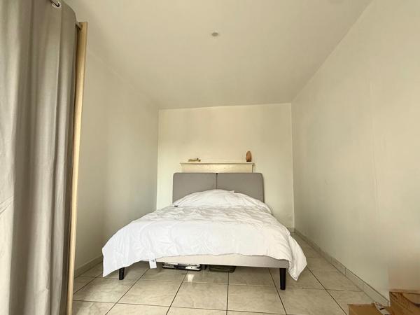 Longère rénovée divisée en deux logements avec dépendances et terrain de 1 297 m² - Fontenay-le-Comte