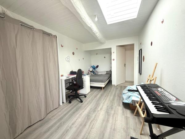Longère rénovée divisée en deux logements avec dépendances et terrain de 1 297 m² - Fontenay-le-Comte