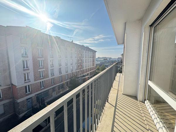 Trois pièces de 68m² avec balcons parking Rigollots