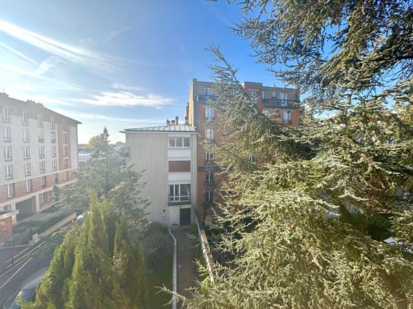 Trois pièces de 68m² avec balcons parking Rigollots