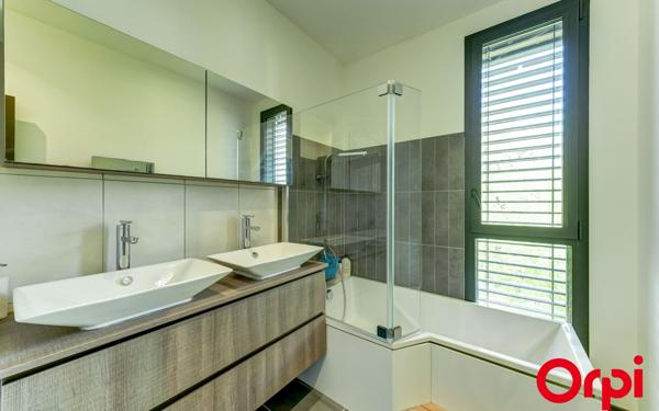 Maison à vendre    5 pièces • 179,22 m2 Caluire-et-Cuire