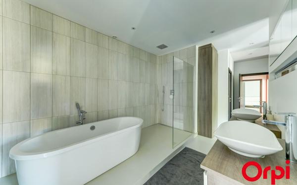Maison à vendre    5 pièces • 179,22 m2 Caluire-et-Cuire