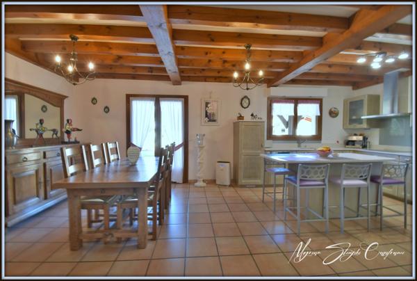 Maison Landaise à vendre 6 pièces de 153 m² (40) Soustons, commerces à pied, au calme.