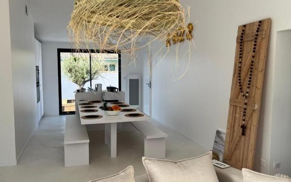 Maison à vendre    6 pièces •  Saint-Martin-de-Ré