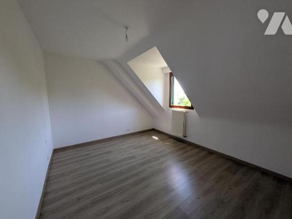 À Guichen, laissez-vous séduire par cette belle maison familiale de 1999 aux volumes généreux e...