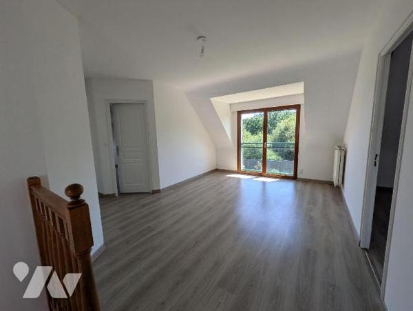 À Guichen, laissez-vous séduire par cette belle maison familiale de 1999 aux volumes généreux e...