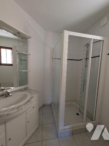 À Guichen, laissez-vous séduire par cette belle maison familiale de 1999 aux volumes généreux e...