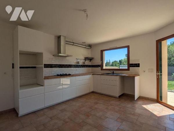 À Guichen, laissez-vous séduire par cette belle maison familiale de 1999 aux volumes généreux e...