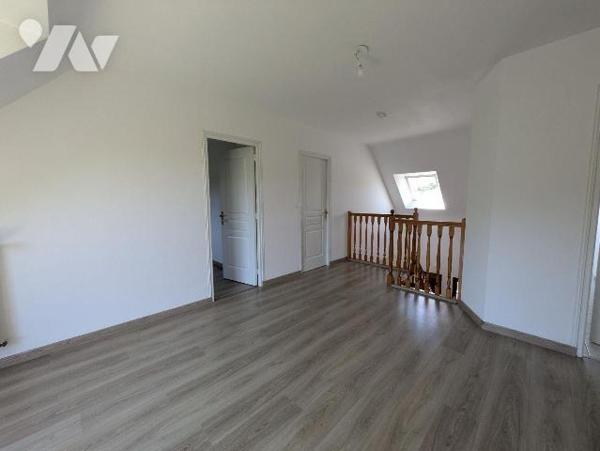 À Guichen, laissez-vous séduire par cette belle maison familiale de 1999 aux volumes généreux e...