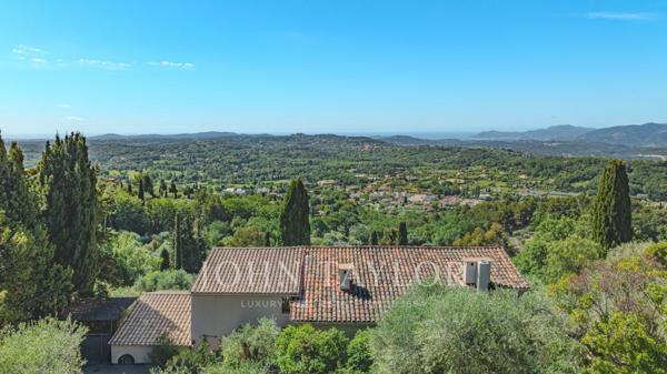 Charmante propriété avec vue panoramique collines et mer