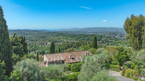 Charmante propriété avec vue panoramique collines et mer